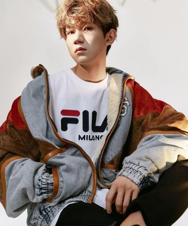 王俊凯在片场还抽烟？清爽少年人设崩塌，看清照片后只能说很无奈