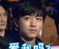 王俊凯在片场还抽烟？清爽少年人设崩塌，看清照片后只能说很无奈