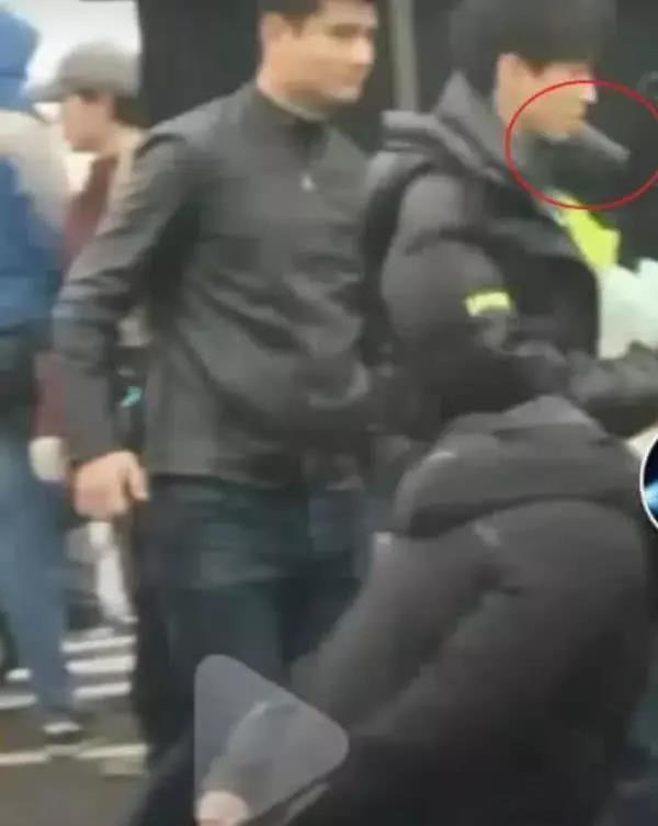 王俊凯在片场还抽烟？清爽少年人设崩塌，看清照片后只能说很无奈