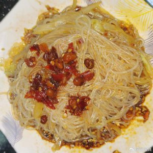 ​口感鲜爽，凉拌粉丝，夏日清凉必备！