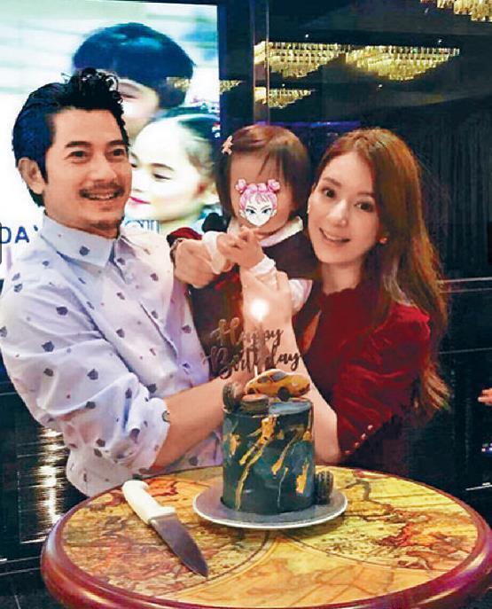 郭富城女儿正面照，与妈妈方媛儿时照十分相似，真不愧是天然美女