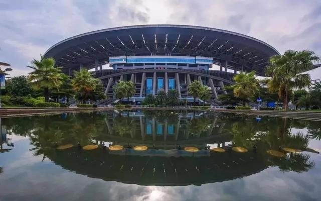 广西最令人无语的高铁站，是全国首个没有高铁线的站，号称无轨站