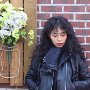 ​整头烫小卷的发型，洋气又个性