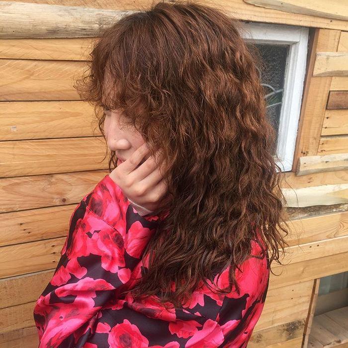 整头烫小卷的发型，洋气又个性