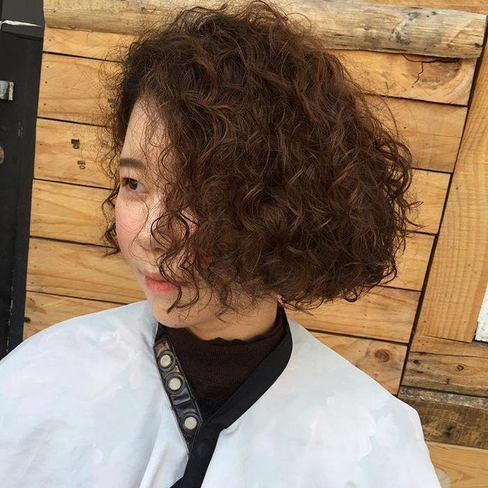 整头烫小卷的发型，洋气又个性