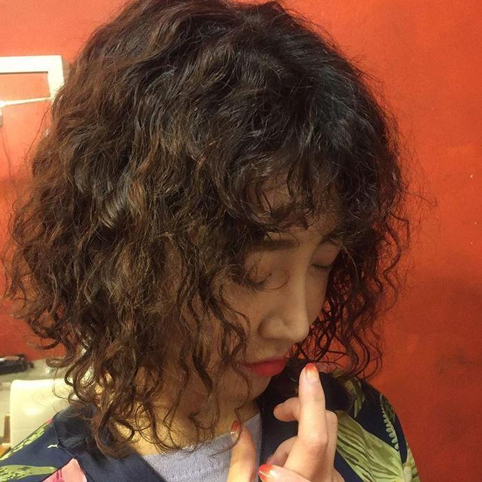 整头烫小卷的发型，洋气又个性