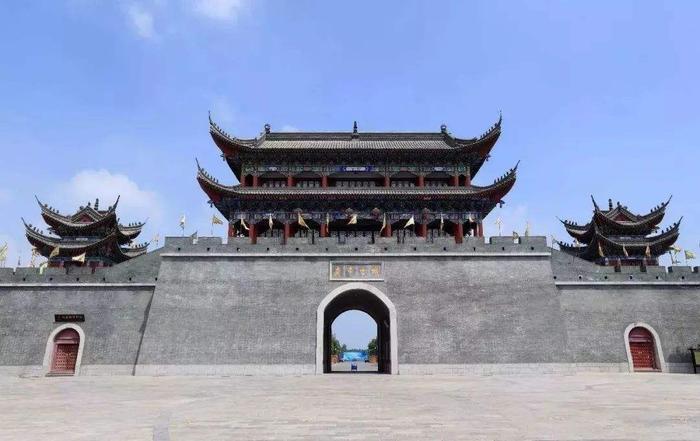 江苏一座分不清南北的城市，地处南北分界线，为此建了个专属地标