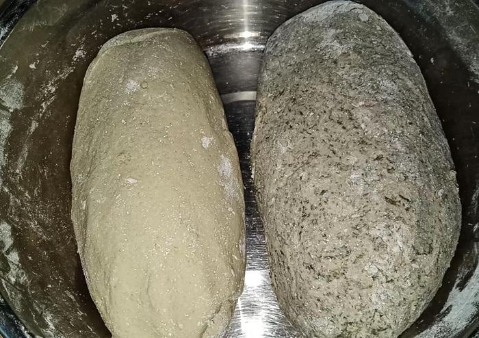 南方特色小吃：艾籺，是采摘新鲜田艾拌糯米粉做成的艾糍粑