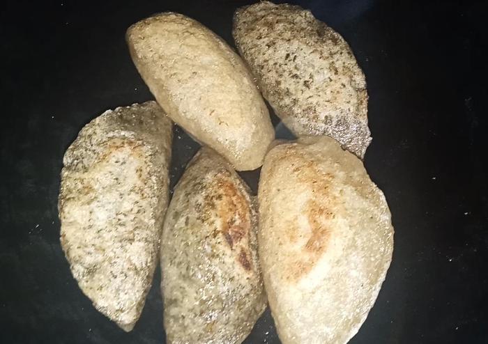 南方特色小吃：艾籺，是采摘新鲜田艾拌糯米粉做成的艾糍粑