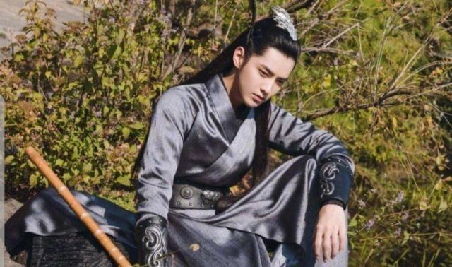 杨紫经纪人深夜发文后秒删，6字引无限遐想，新戏能否顺利开拍？