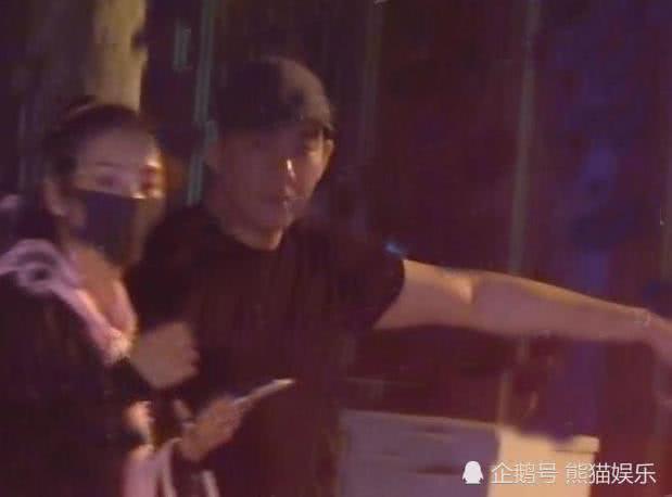 张雨绮与富商张钱豪街头牵手，深夜同回公寓被曝已同居