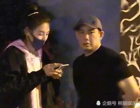 张雨绮与富商张钱豪街头牵手，深夜同回公寓被曝已同居