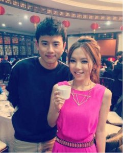 ​张杰邓紫棋亲密合影曝光，谢娜首度回应婚姻问题