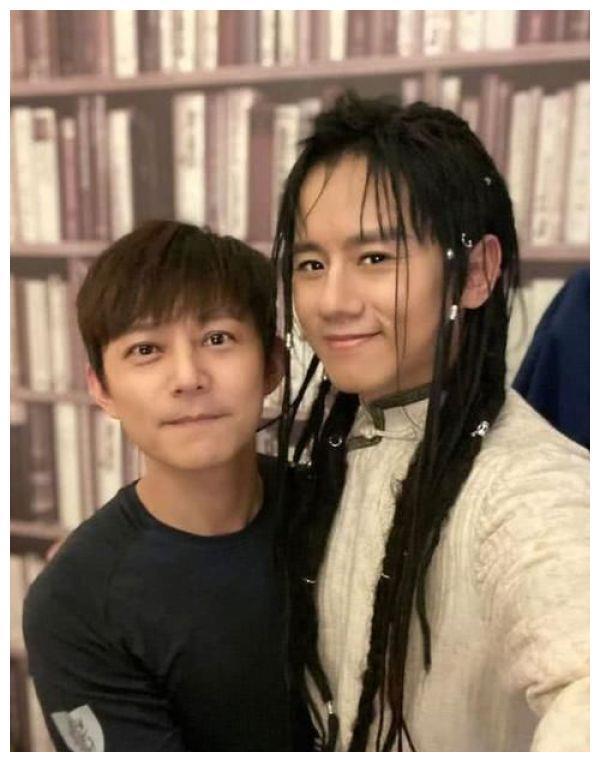 张杰37岁生日，在生日宴会上吹蜡烛，像“灭火器”，肺活量简直了