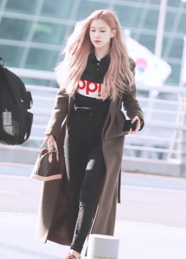 韩国女星朴彩英亮相，惊艳了无数人，网友：理想初恋小女友