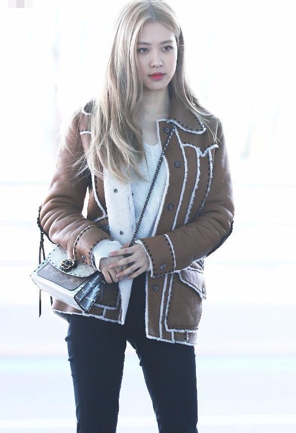 韩国女星朴彩英亮相，惊艳了无数人，网友：理想初恋小女友