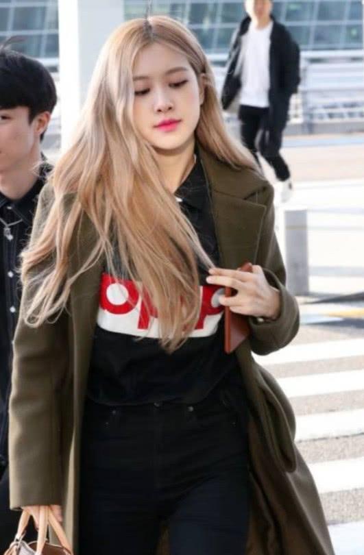 韩国女星朴彩英亮相，惊艳了无数人，网友：理想初恋小女友