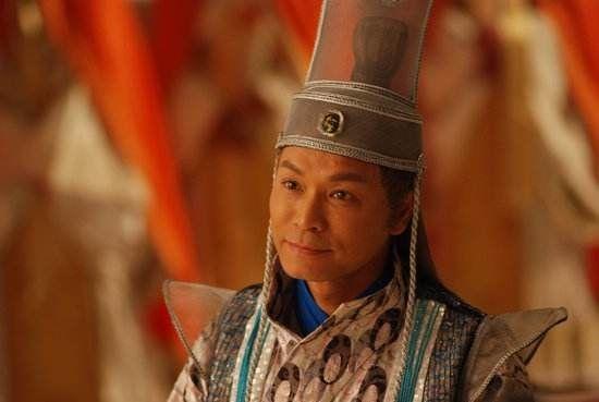 郭晋安罕见晒全家福称：一家四口手拖手，儿子女儿高颜值惊艳网友