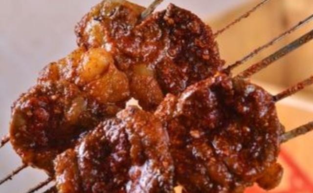 这些烧烤摊上最受欢迎的菜式，哪一款会让你半夜想着都流口水呢