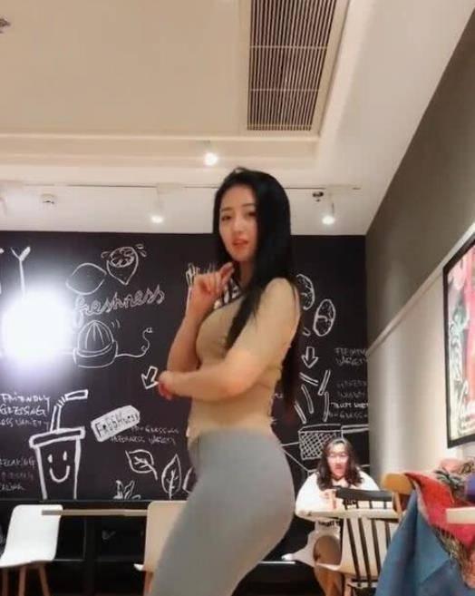 抖音“最美微胖女神”火了，身材丰腴堪称完美，网友：第二个程潇