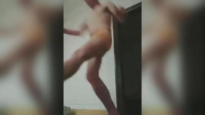 被直播家暴40秒的女人