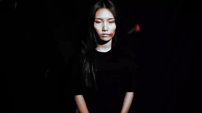 被直播家暴40秒的女人