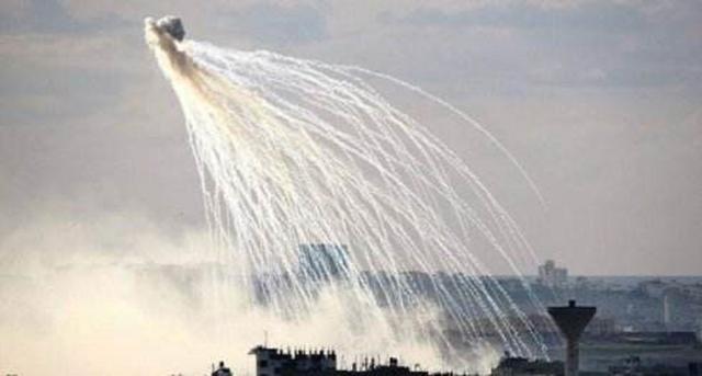 白磷弹有多狠？50名美国雇佣兵被砸个正着，从里到外烧没了影