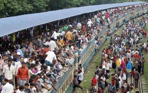 在印度坐火车像耍杂技？然而现在不仅不拥挤，火车餐10元管到饱