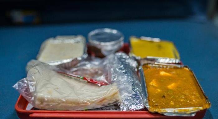 在印度坐火车像耍杂技？然而现在不仅不拥挤，火车餐10元管到饱