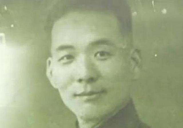 发妻卖青苗助他当官，功成后他却另娶一对姐妹花，全村没人投奔他