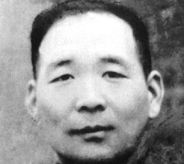 发妻卖青苗助他当官，功成后他却另娶一对姐妹花，全村没人投奔他