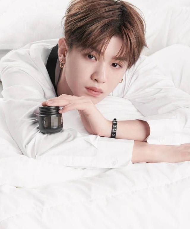 百分九“床照”：陈立农奶萌，朱正廷撩人，只有蔡徐坤没眼看