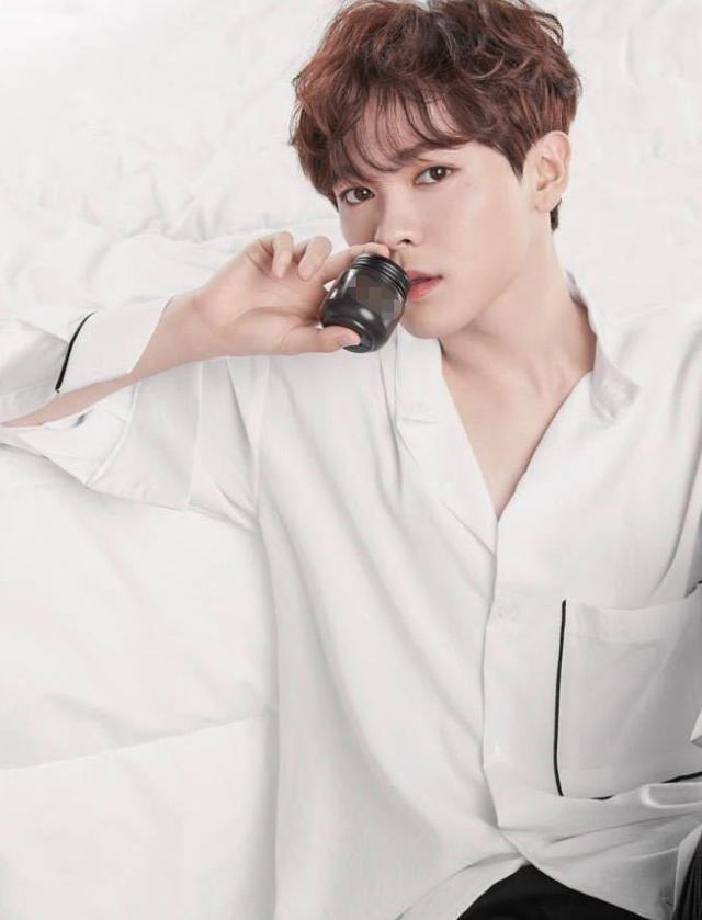 百分九“床照”：陈立农奶萌，朱正廷撩人，只有蔡徐坤没眼看