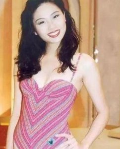 ​曾是港姐亚军，却给富商做小，还不能生孩子，46岁身价上亿