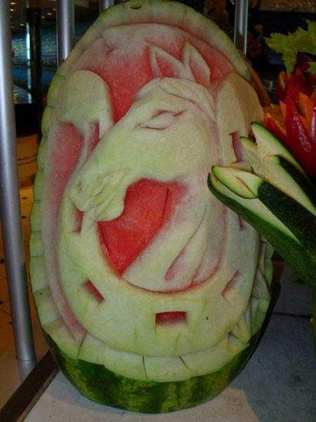 创意的水果雕刻艺术，太有才了！