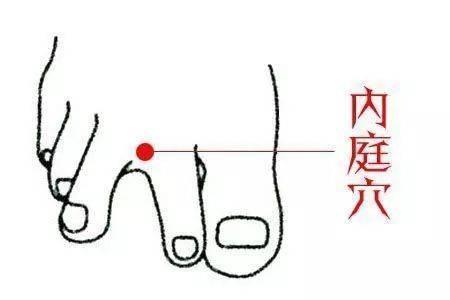 寿命短的人，脚上往往有4种表现，若1个不占，说明身体健康易长寿