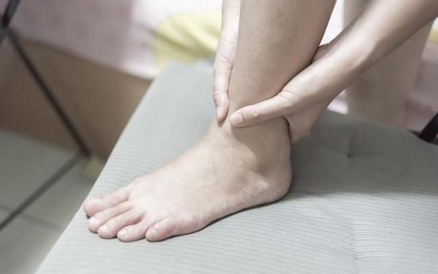 寿命短的人，脚上往往有4种表现，若1个不占，说明身体健康易长寿