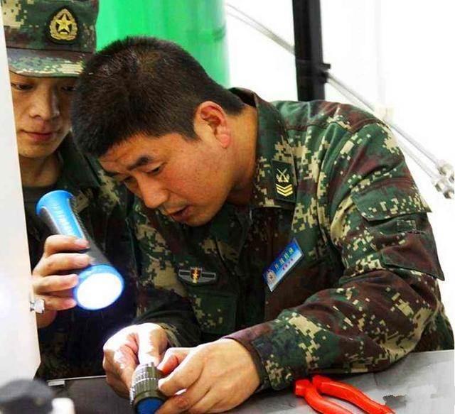 想知道一级军士长在部队可以做什么嘛！