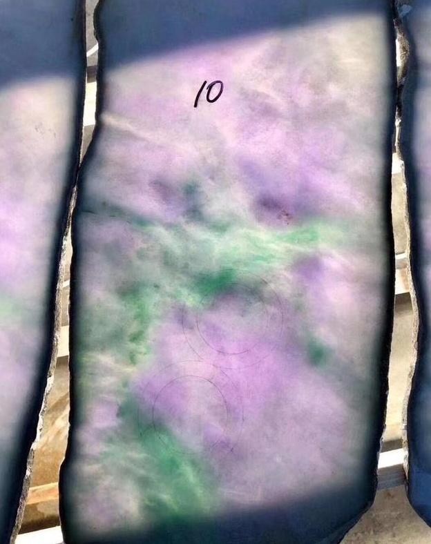 一块115公斤料子，切出天价春带彩翡翠，堪比稀少的熊猫！