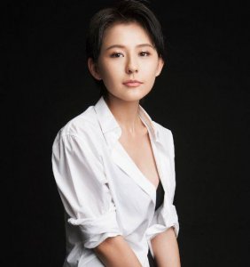 ​热依扎最不舍得删的几张照片，第6张是多少人的壁纸啊！