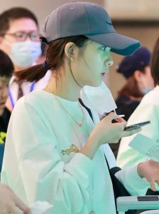 ​“早熟长大”只服黄多多！15岁身高一米七，钟爱浓妆不像初中生