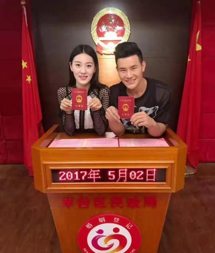 “嘎子哥”谢孟伟喜获二胎，发文感谢老婆，两人年龄相差八岁