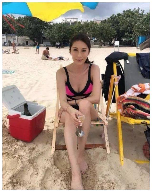 “古惑仔”方婷现身，42岁已是四个孩子的妈，身材不输20岁儿媳