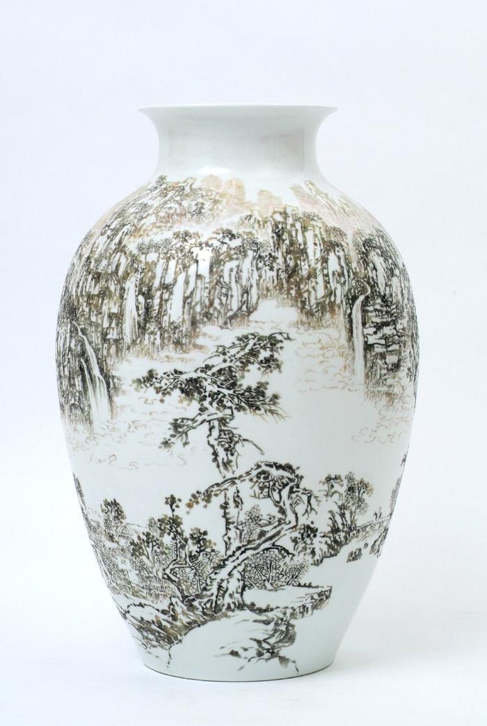 让工匠精神成为一种时尚——记中国工美行业艺术大师刘永强