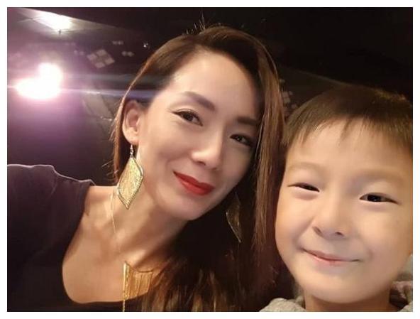 她被誉为新加坡“三大美人”，终不敌七年之痒，现状凄凉