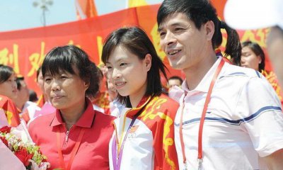 ​42岁“跳水皇后”伏明霞，与丈夫相差26岁，6年生三胎身材显富态