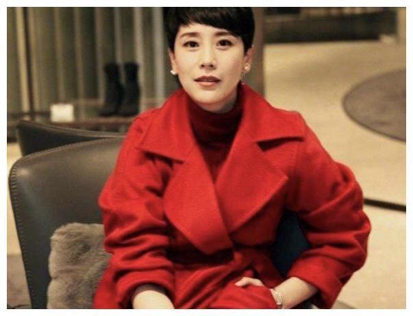 “国民媳妇”海清怀二胎独自一人做产检被拍，工作人员回应