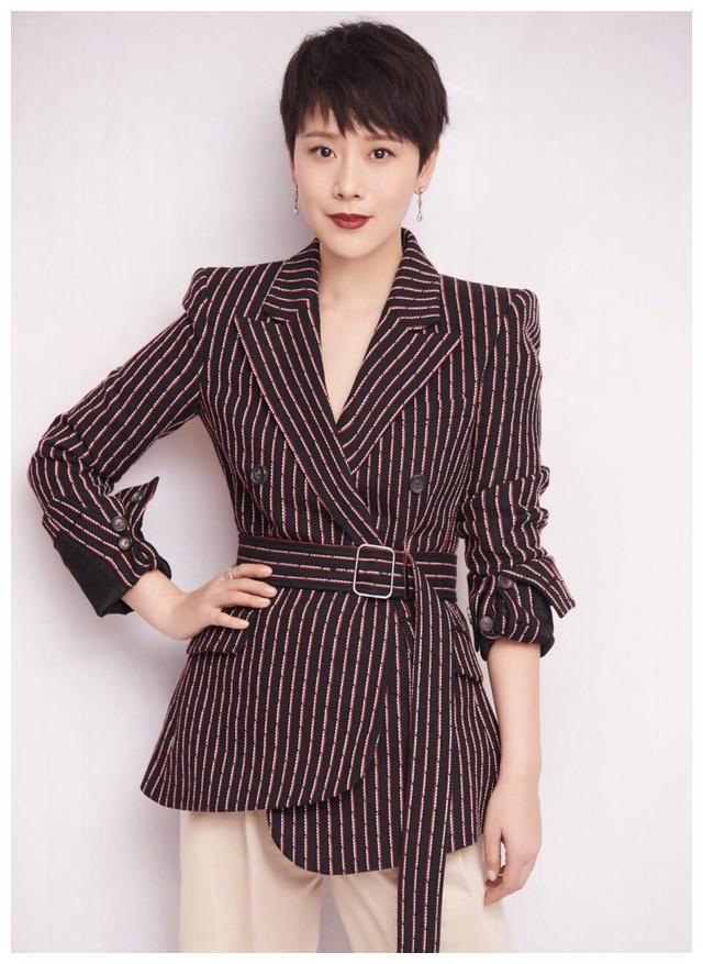 “国民媳妇”海清怀二胎独自一人做产检被拍，工作人员回应