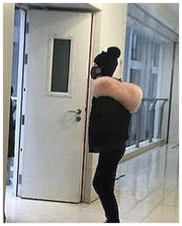 “国民媳妇”海清怀二胎独自一人做产检被拍，工作人员回应