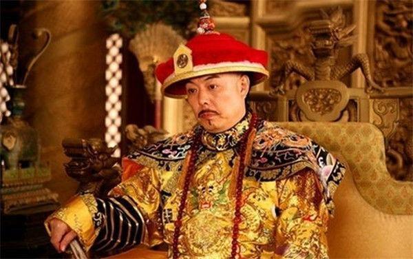 此女美若天仙，前半生侍奉乾隆，后半生遭和珅霸占，晚年凄惨